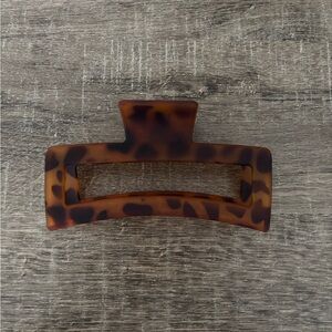 NWOT tortoise shell matte extra large claw clip